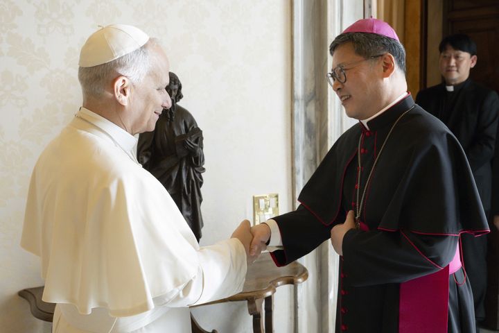 [서울=뉴시스] 정순택 대주교, 레오 14세 교황 알현 (사진=바티칸 미디어 제공) 2026.03.09. photo@newsis.com *재판매 및 DB 금지