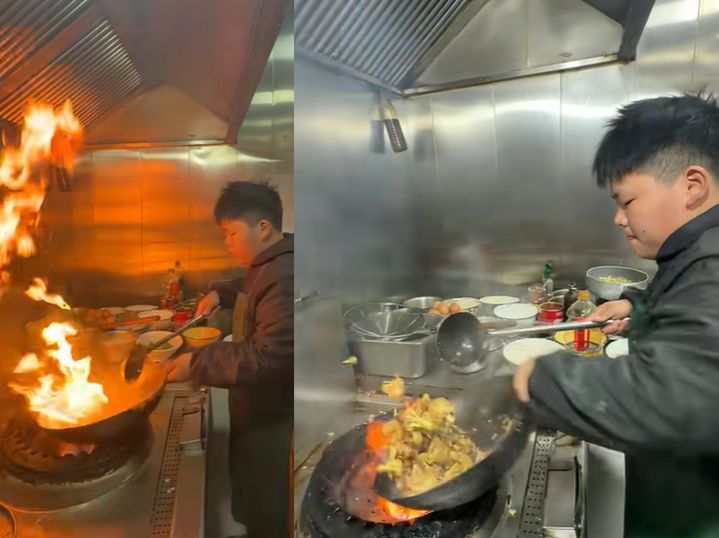 [뉴시스] 부모의 부담을 덜어주기 위해 국숫집에서 웍(중국식 프라이팬)을 돌리며 요리하는 중학생의 영상이 누리꾼들의 이목을 끌었다. (사진=도우인 갈무리) *재판매 및 DB 금지