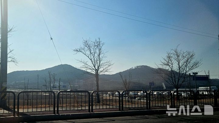 [오산=뉴시스] 세마대가 위치한 독산 모습 2026.03.09.newswith01@newsis.com 