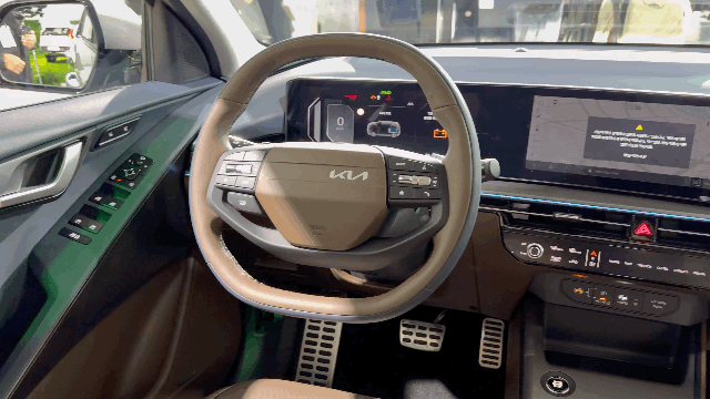 [서울=뉴시스] 김민성 기자 = 지난 9일 서울 서대문구 레이어스튜디오11에서 열린 미디어데이 행사에 전시된 '더 뉴 니로' 1열 모습. 2026.03.09. kms@newsis.com. *재판매 및 DB 금지 *재판매 및 DB 금지 *재판매 및 DB 금지