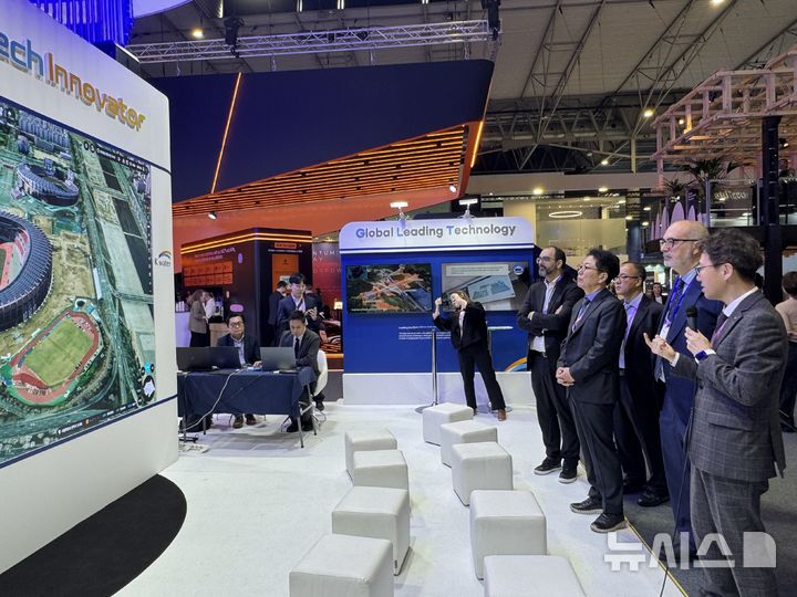 [세종=뉴시스]한국수자원공사는 지난 2일부터 5일까지 스페인 바르셀로나에서 열린 세계 최대 모바일 전시회 '모바일 월드 콩그레스(MWC) 2026'에 참석해 글로모 어워즈(GLOMO Awards)를 수상했다.(사진=수자원공사 제공)