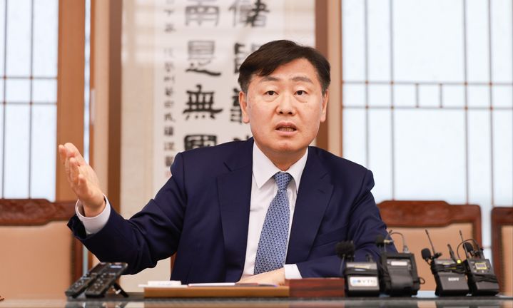 [전주=뉴시스] 김관영 전북도지사가 9일 출입기자들과 간담회에서 내란동조 의혹과 관련된 이야기를 하고 있다. (사진=전북도 제공) 2026.03.09. photo@newsis.com *재판매 및 DB 금지