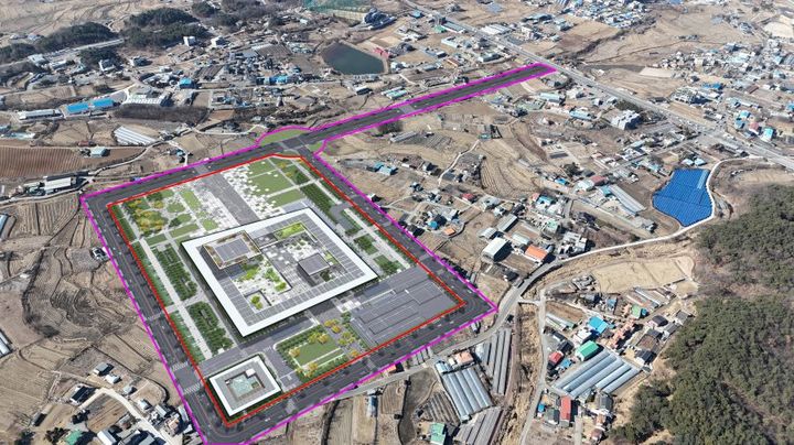 [춘천=뉴시스] 9일 강원특별자치도(도지사 김진태)는 신청사 건축 허가가 지난 6일 최종 완료됨에 따라 오는 30일 착공식을 개최한다고 밝혔다. 사진은 신청사 전경과 진입도로. 강원특별자치도 제공. *재판매 및 DB 금지