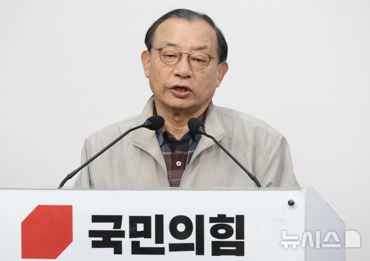 [서울=뉴시스] 조성봉 기자 = 이정현 국민의힘 공천관리위원장이 9일 오후 서울 여의도 중앙당사에서 열린 기자간담회에서 발언을 하고 있다.2026.03.09. suncho21@newsis.com