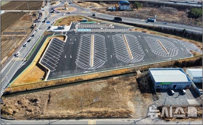 [창원=뉴시스]올해 3월 초에 준공된 경남 함안군 가야읍 화물자동차 공영차고지.(사진=경남도 제공) 2026.03.09. photo@newsis.com