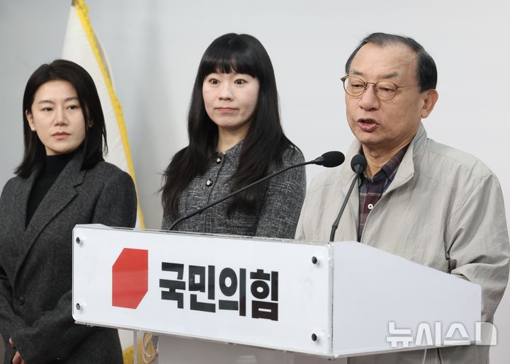 [서울=뉴시스] 조성봉 기자 = 이정현 국민의힘 공천관리위원장이 9일 오후 서울 여의도 중앙당사에서 열린 기자간담회에서 발언을 하고 있다.2026.03.09. suncho21@newsis.com