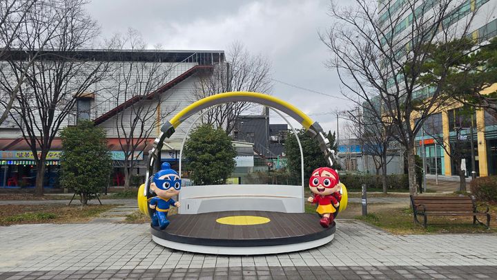 [광주=뉴시스]광주 광산구 첨단1동 일반광장에 골목상권 활성화를 위해 설치한 길거리 공연 공간(버스킹 존) 모습. (사진 = 광주 광산구 제공) 2026.03.09. photo@newsis.com *재판매 및 DB 금지