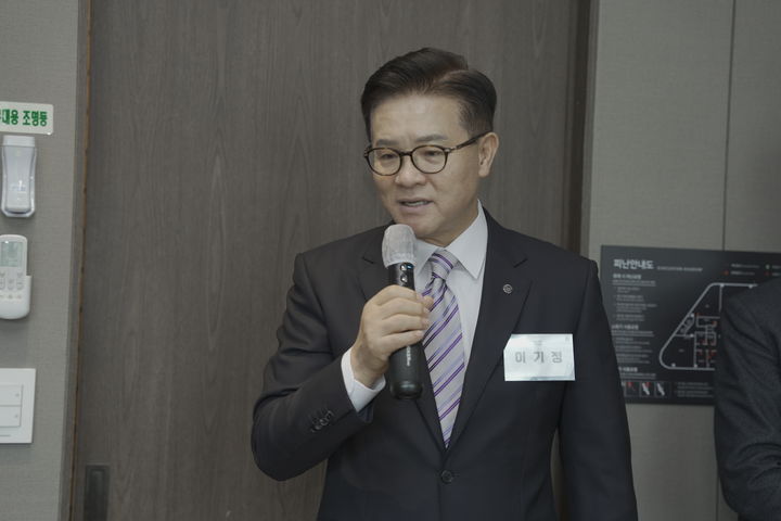 [서울=뉴시스]이기정 한국대학교육협의회(대교협) 회장이 9일 세종에서 기자들과 오찬 간담회를 갖고 있다. (사진 = 대교협) photo@newsis.com *재판매 및 DB 금지