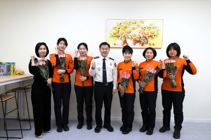 [강진=뉴시스] 전남 강진소방서 '여성 소방공무원과 소통 간담회'. (사진=전남소방본부 제공) 2026.03.09. photo@newsis.com *재판매 및 DB 금지