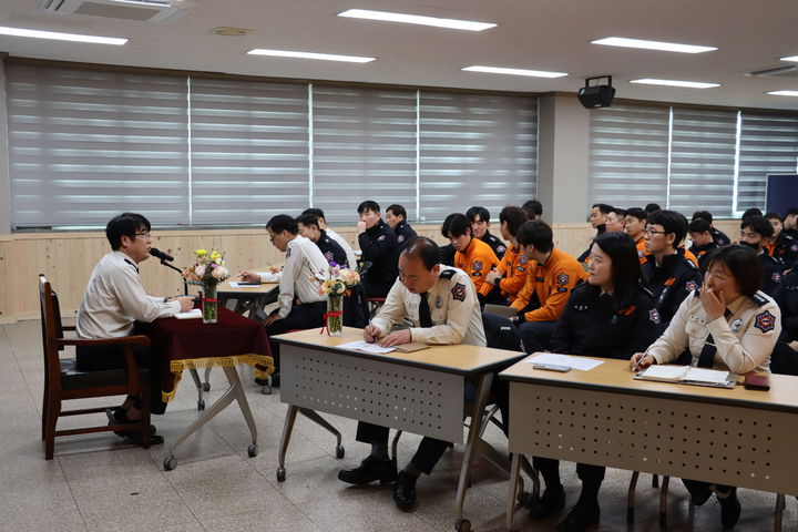 [영암=뉴시스] 전남 영암소방서 '직원들과 소통 간담회'. (사진=전남소방본부 제공) 2026.03.09. photo@newsis.com *재판매 및 DB 금지