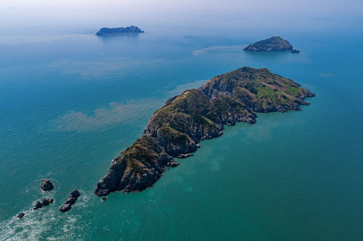 [태안=뉴시스] 충남 태안군 근흥면 가의도리 격렬비열도(사진 왼쪽부터 서격렬비도, 동격렬비도, 북격렬비도) *재판매 및 DB 금지