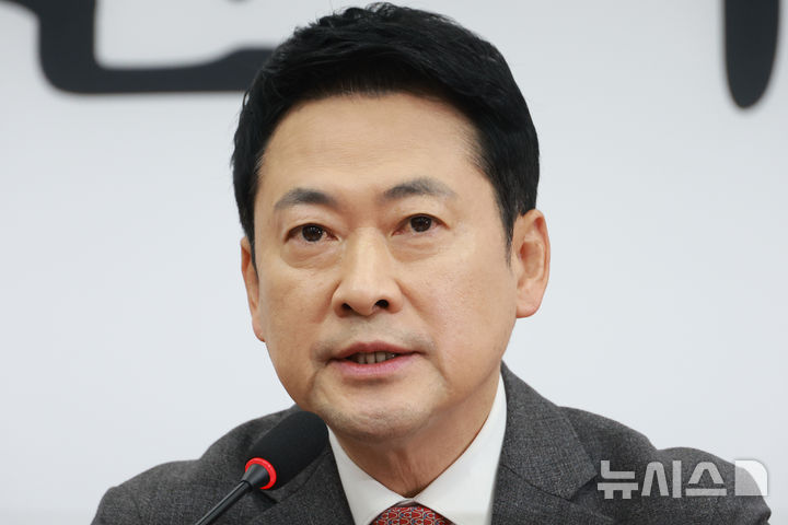 [서울=뉴시스] 고승민 기자 = 장동혁 국민의힘 대표가 9일 서울 여의도 국회에서 열린 최고위원회의에서 발언하고 있다. 2026.03.09. kkssmm99@newsis.com