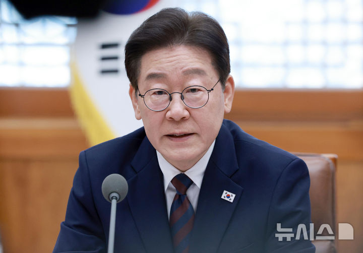 [서울=뉴시스] 고범준 기자 = 이재명 대통령이 9일 청와대에서 열린 중동 상황 관련 비상경제점검회의에서 발언하고 있다. 2026.03.09. bjko@newsis.com