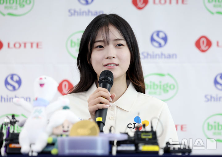 [서울=뉴시스] 김진아 기자 = 스노보드 하프파이프 금메달리스트 최가온이 9일 서울 송파구 올림픽파크텔에서 열린 '2026 밀라노-코르티나 동계올림픽' 미디어데이에서 취재진의 질문에 답하고 있다. 2026.03.09. bluesoda@newsis.com