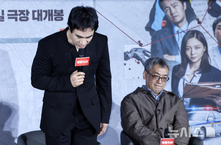 [서울=뉴시스] 김혜진 기자 = 배우 배성우가 9일 오전 서울 용산구 CGV용산아이파크몰에서 열린 영화 '끝장수사' 제작보고회에서 입장을 말하고 있다. 2026.03.09. jini@newsis.com