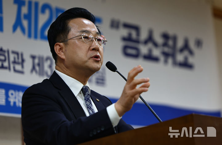 [서울=뉴시스] 김명년 기자 = 보수 성향 시민단체가 '국민들 대다수가 공소 취소를 모른다'는 취지의 발언으로 논란을 산 박성준 더불어민주당 의원(사진)을 경찰에 고발했다. 2026.05.08. kmn@newsis.com
