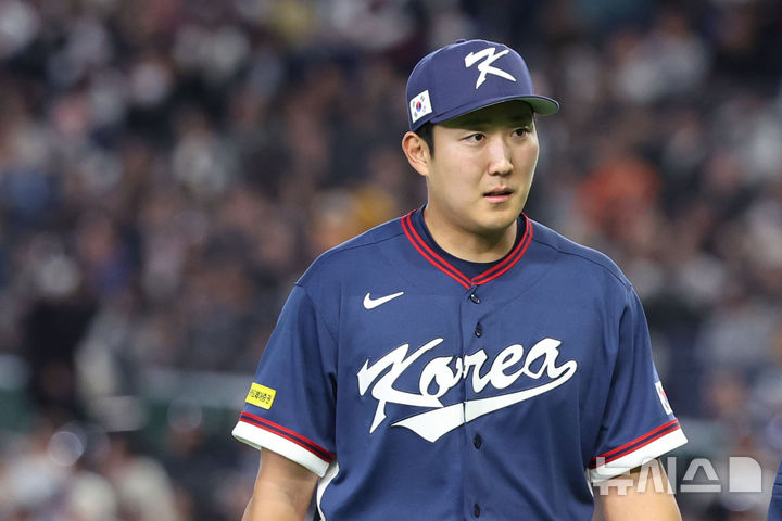 [도쿄=뉴시스] 권창회 기자 = 9일 일본 도쿄돔에서 열린 2026 WBC 조별리그 C조 4차전 한국과 호주의 경기, 2회말 한국선발 손주영이 교체되고있다. 2026.03.09. kch0523@newsis.com