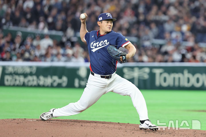[도쿄=뉴시스] 권창회 기자 = 9일 일본 도쿄돔에서 열린 2026 WBC 조별리그 C조 4차전 한국과 호주의 경기, 2회말 한국 노경은이 역투하고 있다. 2026.03.09. kch0523@newsis.com