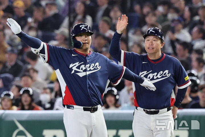 [도쿄=뉴시스] 권창회 기자 = 9일 일본 도쿄돔에서 열린 2026 WBC 조별리그 C조 4차전 한국과 호주의 경기, 5회초 2사 2루 한국 문보경이 1타점 적시타를 친 뒤 세리머니 하고 있다. 2026.03.09. kch0523@newsis.com