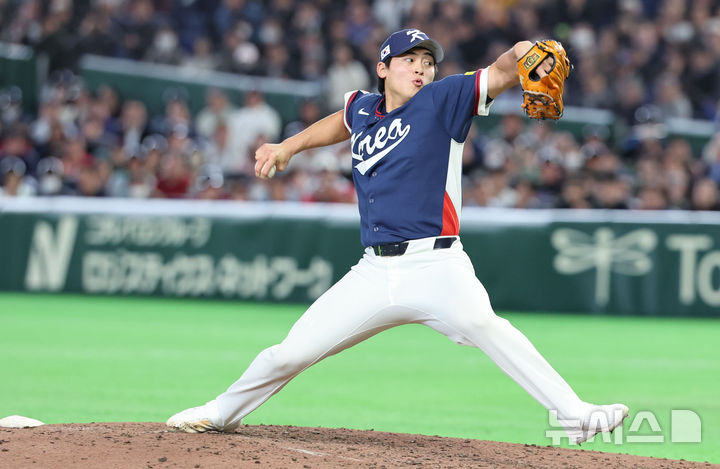 [도쿄=뉴시스] 권창회 기자 = 9일 일본 도쿄돔에서 열린 2026 WBC 조별리그 C조 4차전 한국과 호주의 경기, 8회말한국 조병현이 역투하고 있다. 2026.03.09. kch0523@newsis.com