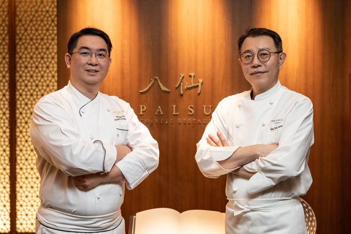 왼쪽 탕코트(T’ang Court) 웡 치 파이(Wong Chi Fai) 중식 총괄셰프, 오른쪽 서울신라호텔 장금승 중식 총괄셰프 (사진=서울신라호텔 제공) *재판매 및 DB 금지