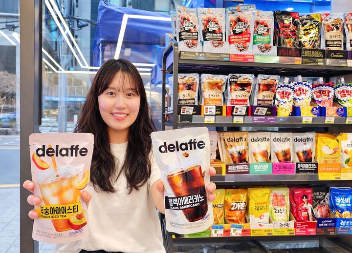 CU가 아이스드링크 자체브랜드(PB) 상품 '델라페(delaffe)'의 신규 라인업 18종을 오는 11일부터 순차적으로 출시한다고 10일 밝혔다. *재판매 및 DB 금지