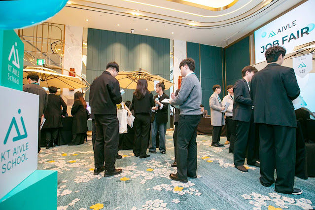 KT는 AX 인재 양성에 기여하기 위해 AI 자격 시험 'AICE(에이스)'와 청년 디지털 인재 양성 프로그램 '에이블스쿨'을 운영하고 있다고 10일 밝혔다. 사진은 취업준비생들을 위한 에이블스쿨 잡페어가 진행되고 있는 모습. (사진=KT 제공) *재판매 및 DB 금지
