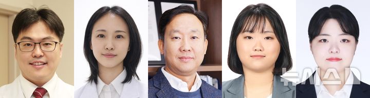 [서울=뉴시스] 왼쪽부터 이은재 서울아산병원 신경과 교수, 김진희 의생명연구소 박사, 신용 연세대학교 생명공학과 교수, 노연정·이효주 연구원. (사진= 서울아산병원 제공)