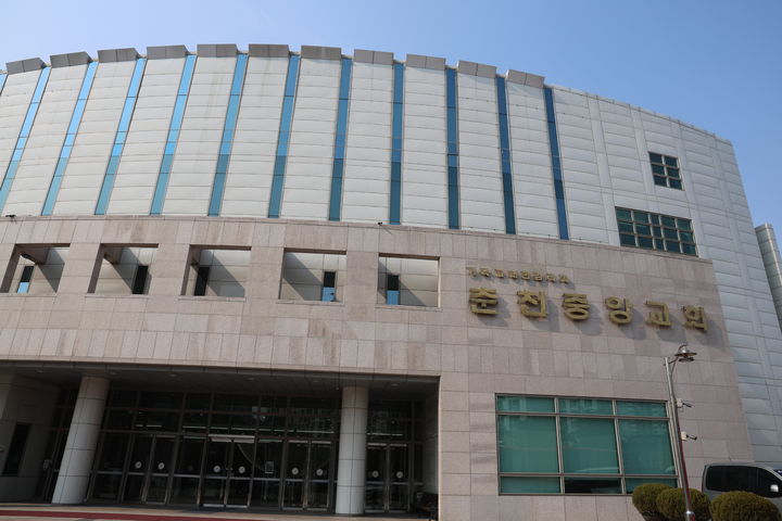 [춘천=뉴시스] 9일 한국교회총연합 '근대문화유산 탐방' 중 춘천중앙교회 (사진=한국교회총연합 제공) 2025.03.11. photo@newsis.com *재판매 및 DB 금지