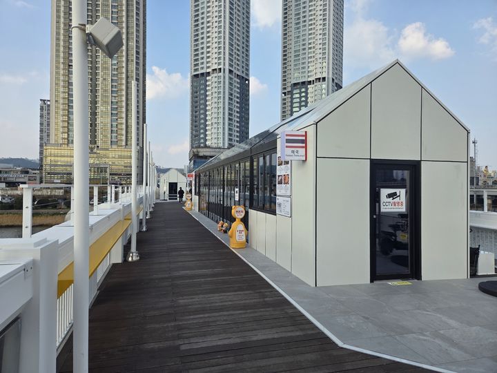 [울산=뉴시스] 울산시는 10일 울산교 상부에서 전국 최초의 교량 위 미식 공간인 ‘울산 세계음식문화관’ 개관식을 갖고 본격적인 운영에 들어간다고 밝혔다. (사진= 울산시 제공) 2026.03.10.photo@newsis.com *재판매 및 DB 금지