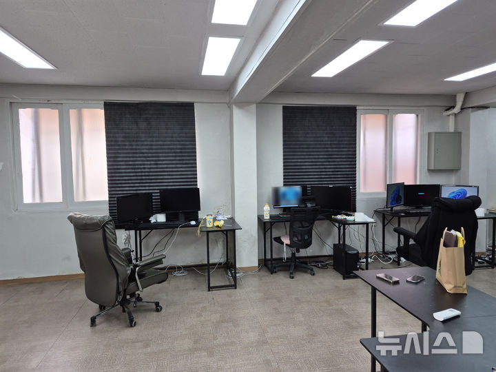 [제주=뉴시스] 지난해 6월부터 올해 2월까지 경기와 강원 모처에서 불법 사금융을 벌인 일당들이 검찰에 넘겨졌다. 사진은 일당이 사용한 사무실. (사진=제주서부경찰서 제공) 2026.03.10. photo@newsis.com