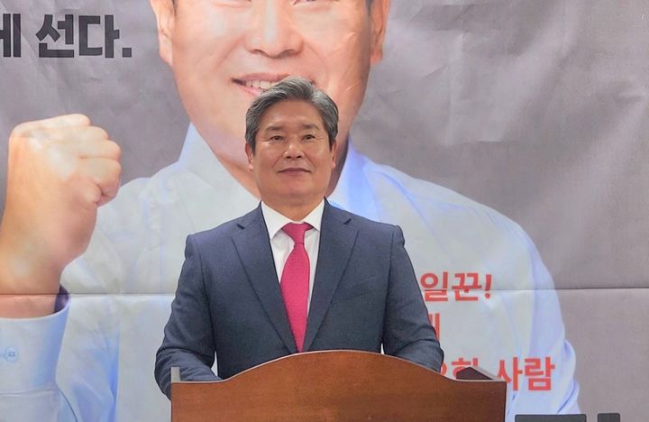 영동군수 출마 선언하는 윤석진 전 영동군의원 *재판매 및 DB 금지