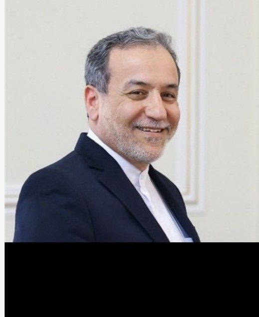 [서울=뉴시스] 이란 압바스 아라그치 외무장관의 X(옛 트위터)에 올려진 사진. 전쟁 중이지만 활짝 웃는 모습을 그대로 유지하고 있다.(출처: 아라그치 장관 X) 2026.03.10. *재판매 및 DB 금지