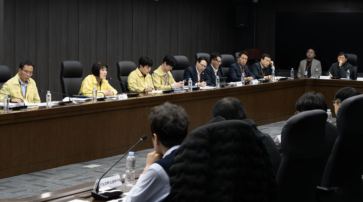 [서울=뉴시스] 해양수산부는 미국·이스라엘과 이란 간 전쟁에 따른 중동 사태 장기화에 대비해 선원 안전대책을 점검했다고 10일 밝혔다. (사진=해수부 제공) 2026.03.10. photo@newsis.com *재판매 및 DB 금지