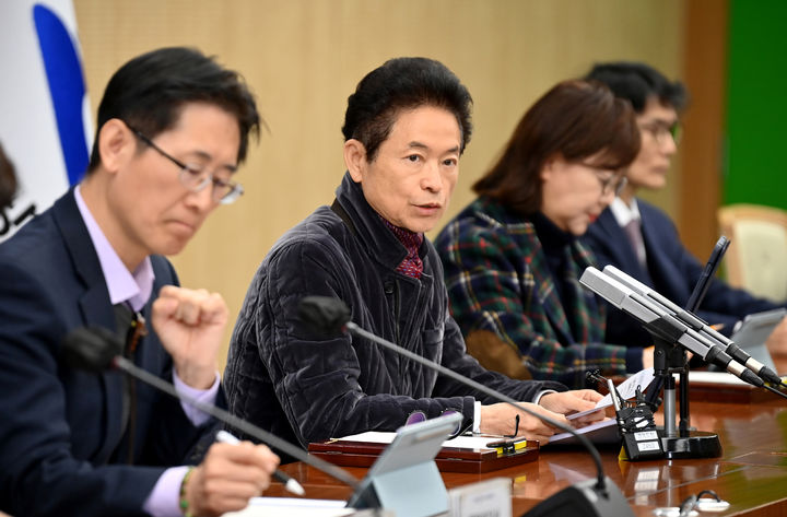 [안동=뉴시스] 이철우 경북지사가 10일 도청 원융실에서 .내년도 국비 확보 추진 상황 보고회를 주재하고 있다. (사진=경북도 제공) 2026.03.10. photo@newsis.com *재판매 및 DB 금지