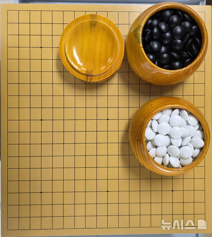 [전주=뉴시스] 10일 이창호 국수가 전북체육역사박물관 조성사업의 성공을 위해 전달한 바둑판 등 소장품. 2026.03.10 *재판매 및 DB 금지