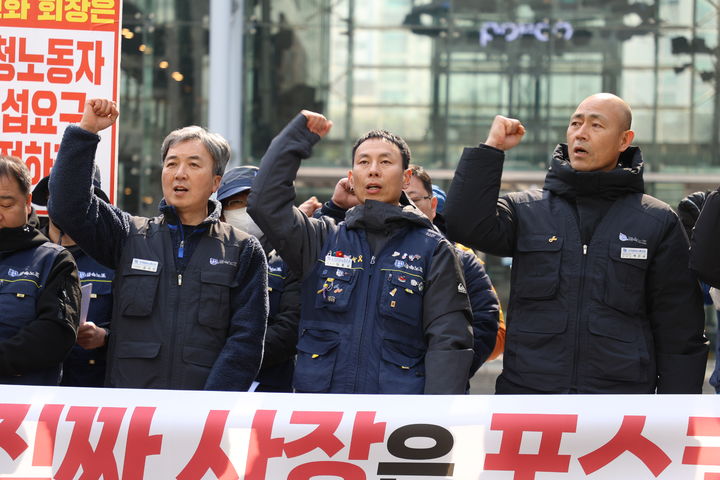 이른바 '노란봉투법(노동조합법 개정안)' 시행 첫날 전국금속노동조합과 포스코 하청 노조들은 포스코에게 교섭을 요구했다.(사진=금속노조 제공) *재판매 및 DB 금지