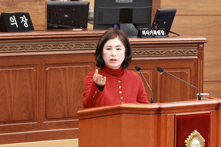 [창원=뉴시스] 강경국 기자 = 구점득 경남 창원시의원이 10일 열린 제150회 정례회에서 시정질문을 하고 있다. (사진=창원시의회 제공). 2026.03.10. photo@newsis.com *재판매 및 DB 금지