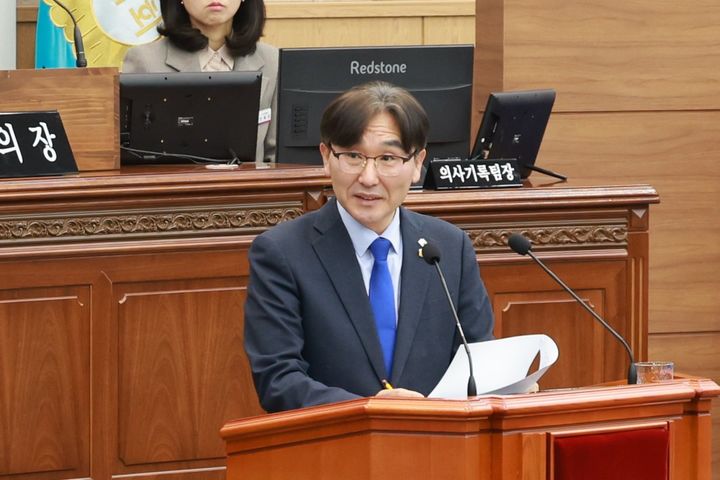 [창원=뉴시스] 강경국 기자 = 전홍표 경남 창원시의원이 10일 열린 제150회 정례회에서 시정질문을 하고 있다. (사진=창원시의회 제공). 2026.03.10. photo@newsis.com *재판매 및 DB 금지