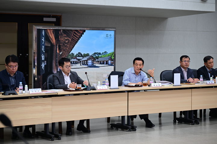 [논산=뉴시스]논산시는 10일 시청 회의실에서 간부 공무원 등 60여 명이 참석한 가운데 백성현 시장 주재로 '2027년도 국·도비 확보 보고회'를 가졌다. 2026. 03. 20 photo@newsis.com *재판매 및 DB 금지