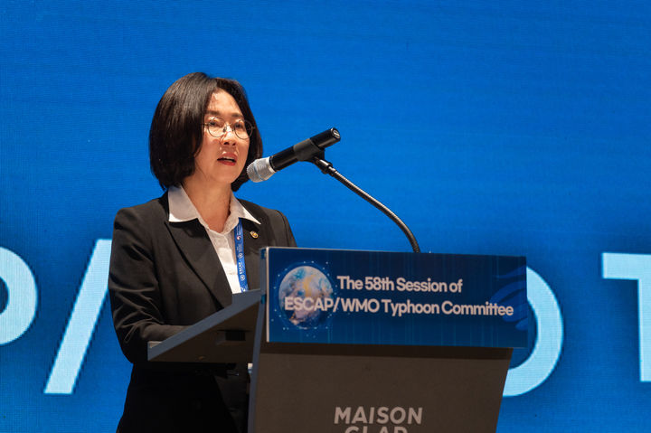 [서울=뉴시스] 이미선 기상청장이 10일 제주에서 열린 58차 태풍위원회 총회에서 환영사 하는 모습 (사진=기상청 제공) 2026.03.10. photo@newsis.com *재판매 및 DB 금지