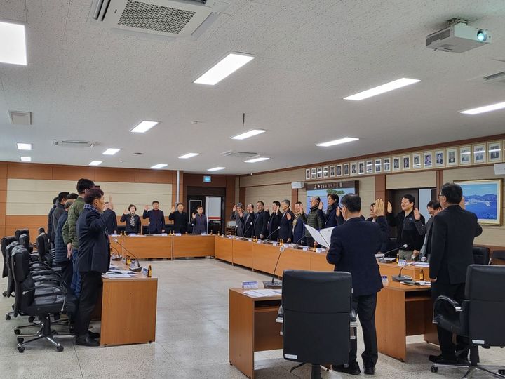 지난 9일 삼척시청에서 박상수 삼척시장 주재로 ‘2026년 제1차 청렴전략회의’를 열고 청렴서약식을 진행하고 있다.(사진=삼척시 제공) *재판매 및 DB 금지