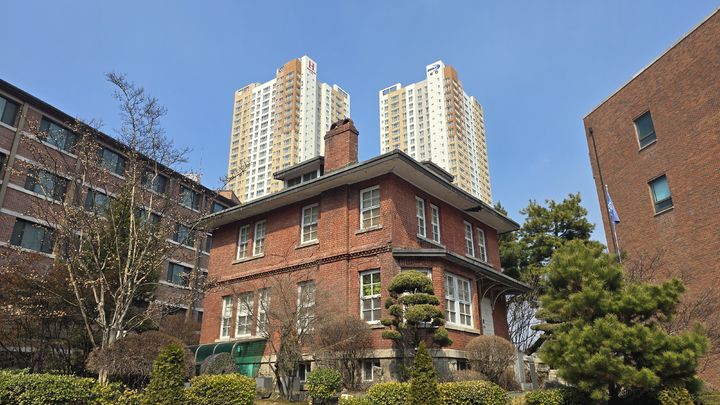 [원주=뉴시스] 10일 한국교회총연합 '근대문화유산 탐방' 중 연세대학교 원주의과대학 일산사료관 2025.03.11 photo@newsis.com *재판매 및 DB 금지