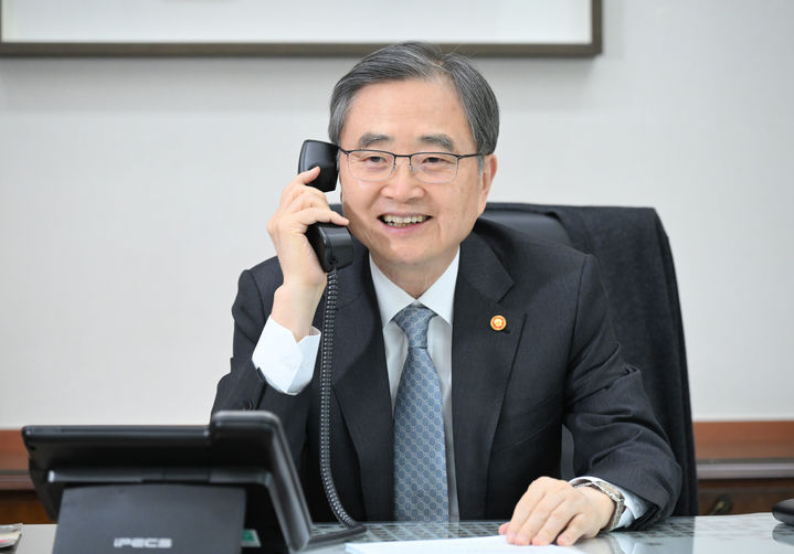 [서울=뉴시스]조현 외교부 장관은 10일 레 화이 쭝 베트남 외교부 장관과 전화 통화를 갖고 양국 관계 발전 방안, 중동 정세 등에 대해 논의했다.&nbsp; *재판매 및 DB 금지