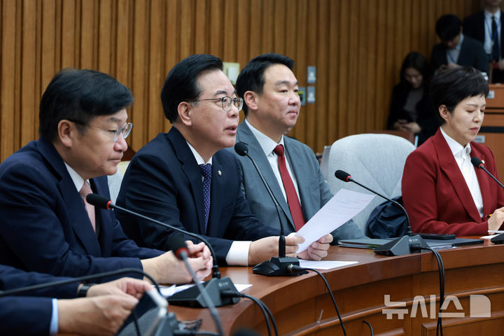 [서울=뉴시스] 고승민 기자 = 송언석 국민의힘 원내대표가 10일 서울 여의도 국회에서 열린 원내대책회의에서 발언하고 있다. 2026.03.10. kkssmm99@newsis.com
