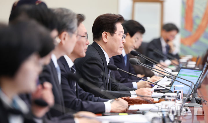 [서울=뉴시스] 고범준 기자 = 이재명 대통령이 10일 청와대에서 열린 국무회의에서 발언하고 있다. (청와대통신사진기자단) 2026.03.10. bjko@newsis.com