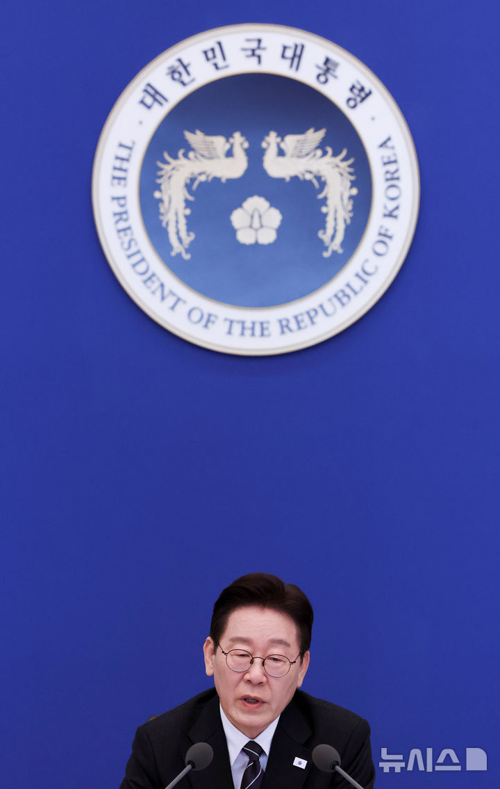 [서울=뉴시스] 고범준 기자 = 이재명 대통령이 10일 청와대에서 열린 국무회의에서 발언하고 있다. (청와대통신사진기자단) 2026.03.10. bjko@newsis.com