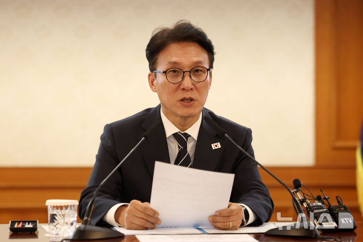 [서울=뉴시스] 김선웅 기자 = 김민석 국무총리가 10일 서울 종로구 정부서울청사에서 열린 UN AI 허브 유치지원 TF 회의에서 모두발언을 하고 있다. 2026.03.10. mangusta@newsis.com