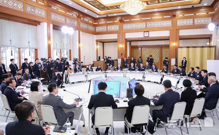 [서울=뉴시스] 고범준 기자 = 이재명 대통령이 10일 청와대에서 열린 상생을 실천하는 기업인과의 대화에서 발언을 하고 있다. 2026.03.10. bjko@newsis.com