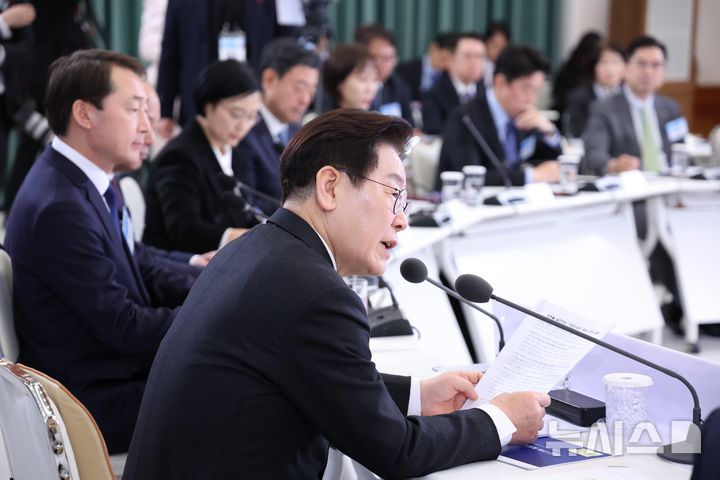 [서울=뉴시스] 고범준 기자 = 이재명 대통령이 10일 청와대에서 열린 상생을 실천하는 기업인과의 대화에서 발언을 하고 있다. 2026.03.10. bjko@newsis.com